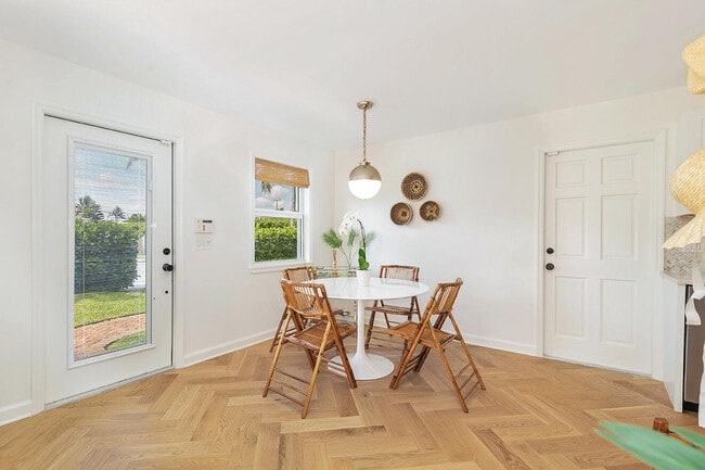 Building Photo - 319 Hunter St