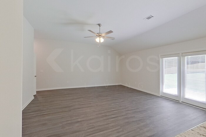 Building Photo - 114 Live Oak Dr