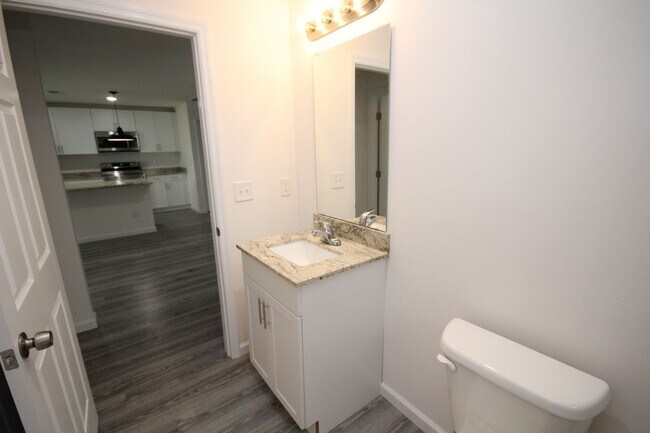 Building Photo - Beautiful 4 Bedroom, 2 Bathroom Home in Palm Bay!!