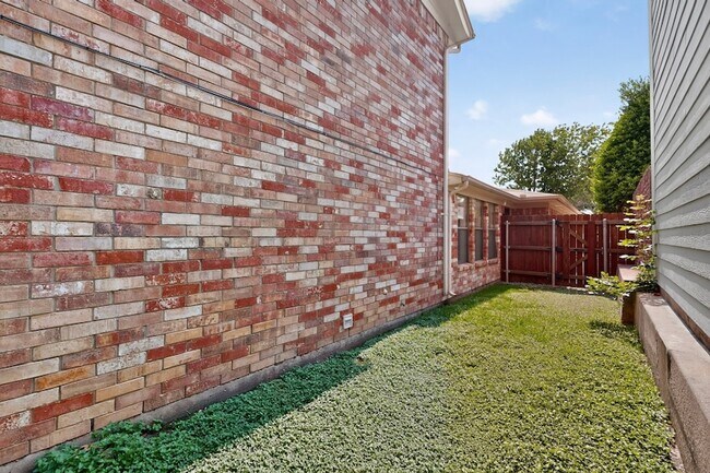 Building Photo - 6120 Cypress Point Dr