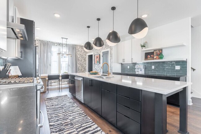 Building Photo - 87 Lucile St