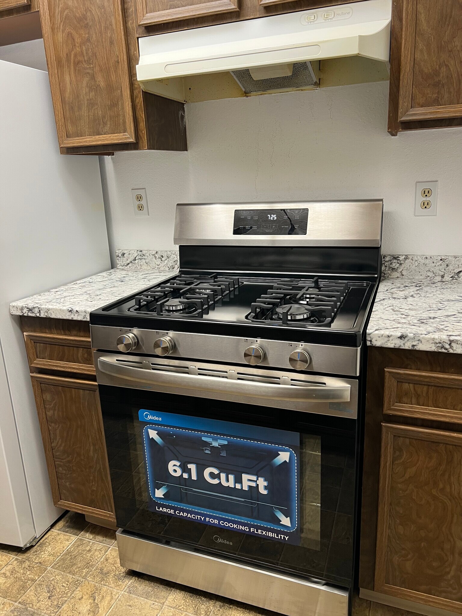 Building Photo - 1931 Nuevo St