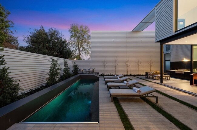 Building Photo - 214 Tucker St