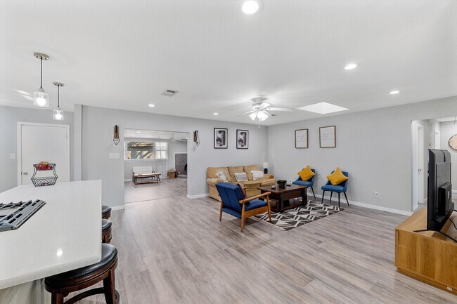 Building Photo - 2753 Larkspur Ln