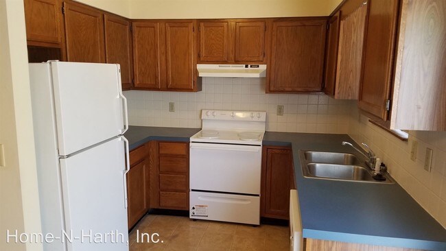 Building Photo - 3266-3268 N Longfellow Ct