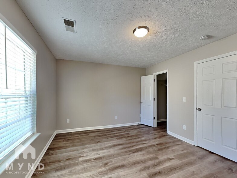 Building Photo - 721 Wildwood Dr