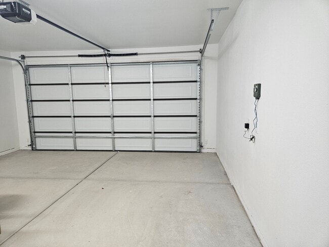 Building Photo - 3 Bedroom Home in Desert Lakes on the Golf Course