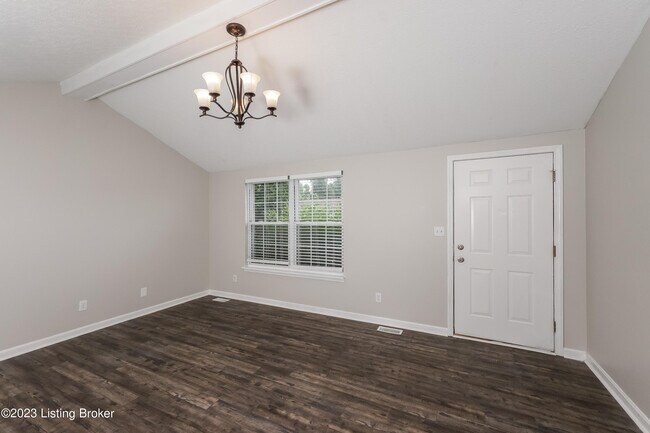 Building Photo - 523 River Oaks Dr