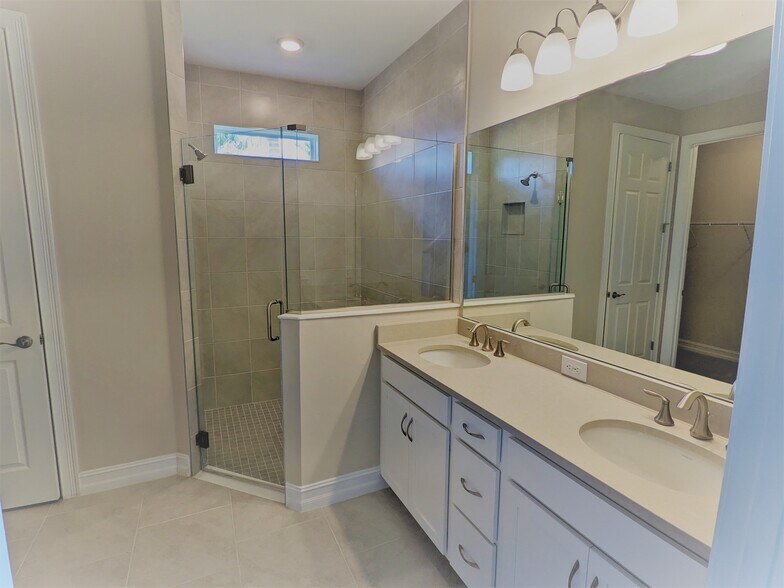 Primary Baths Double Sinks - 636 Ibiza Loop