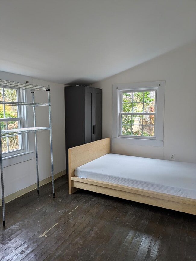 Building Photo - 12 Holly St