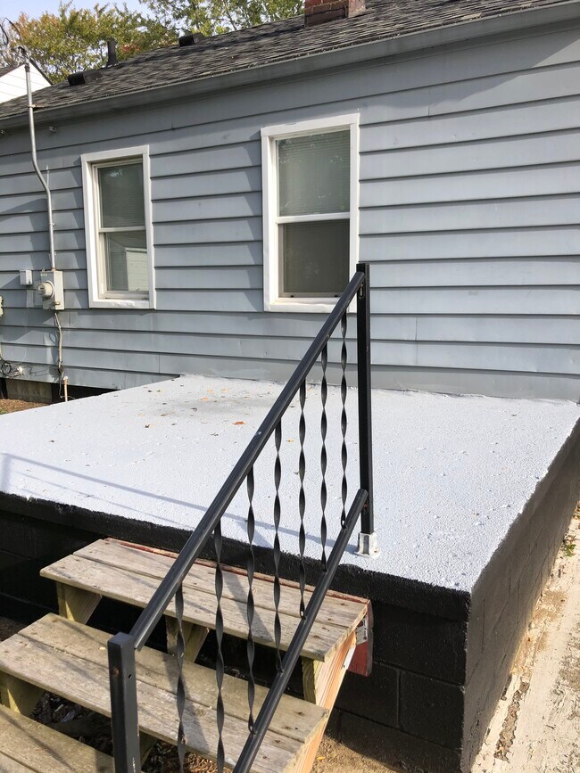 Building Photo - 18996 Elkhart St