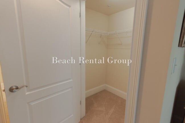 Building Photo - 2180 Waterview Dr