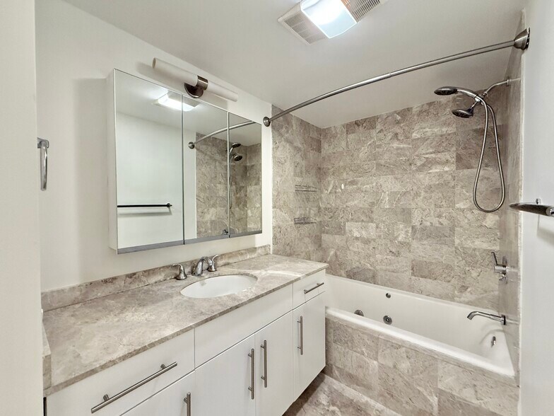 Building Photo - 25 Forest St