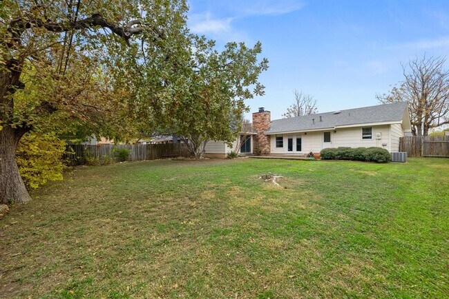 Building Photo - 3910 Hillside Dr