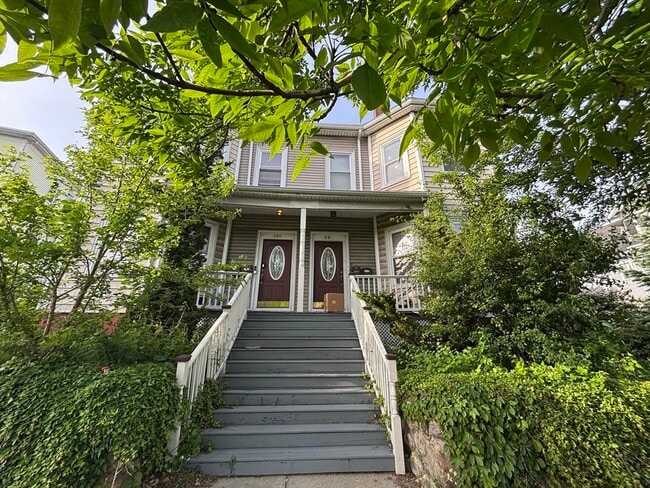 Building Photo - 99 Fellsway W