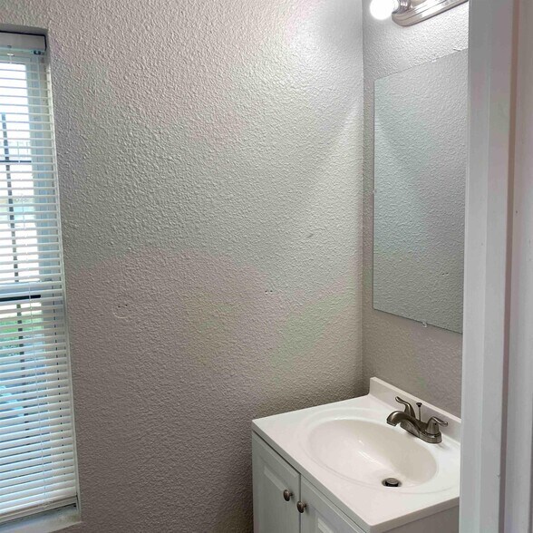 Building Photo - 3447 Bales Ave