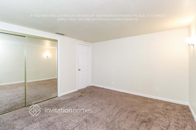 Building Photo - 425 Jasmine Ave