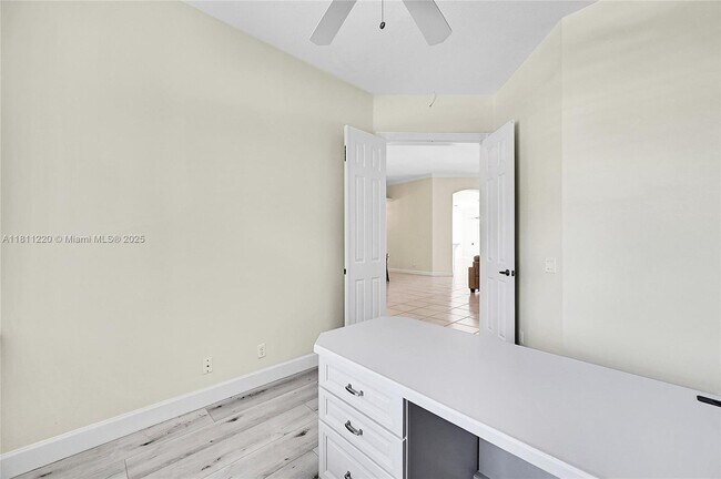 Building Photo - 512 NW 120th Dr
