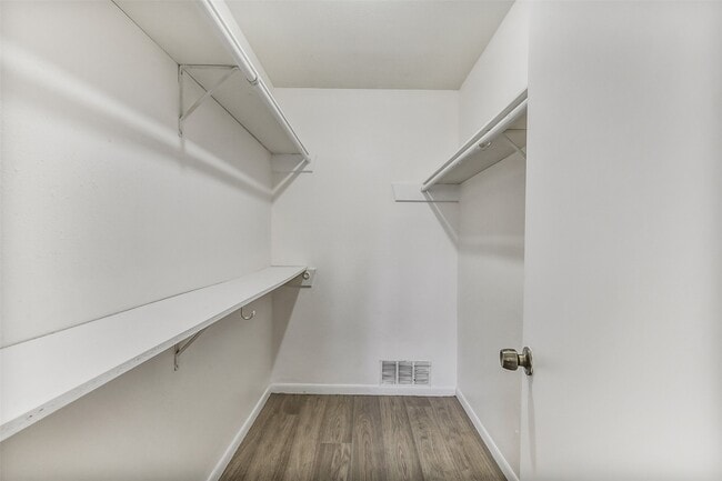 Building Photo - 217 Lazy Ln