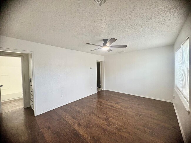 Building Photo - 1228 SW 50th St