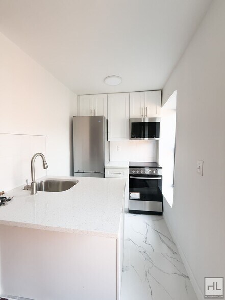 Building Photo - FULTON STREET / Available Now – No Fee! Sp...