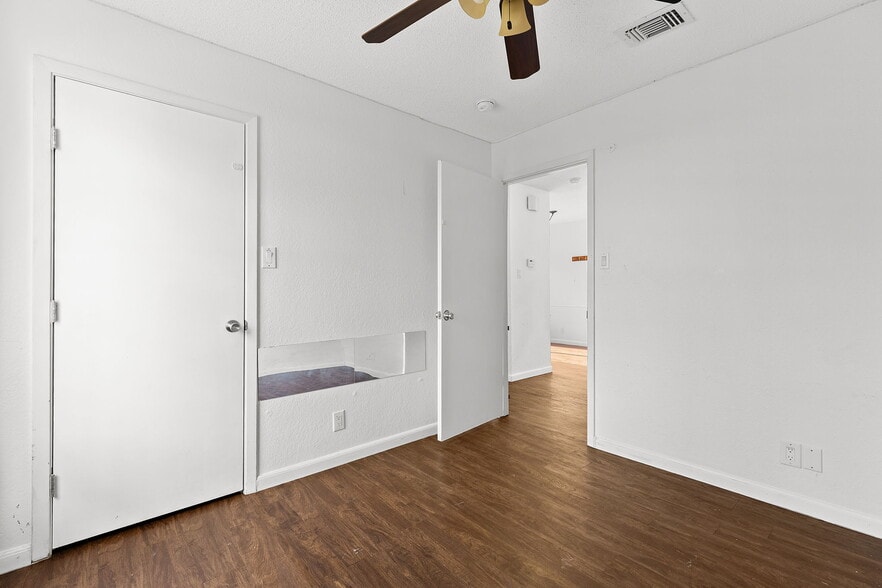 Building Photo - 1611 Somerset Dr