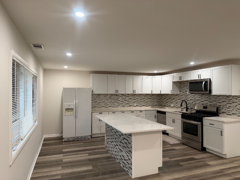 Building Photo - 18104 Paxton Ave