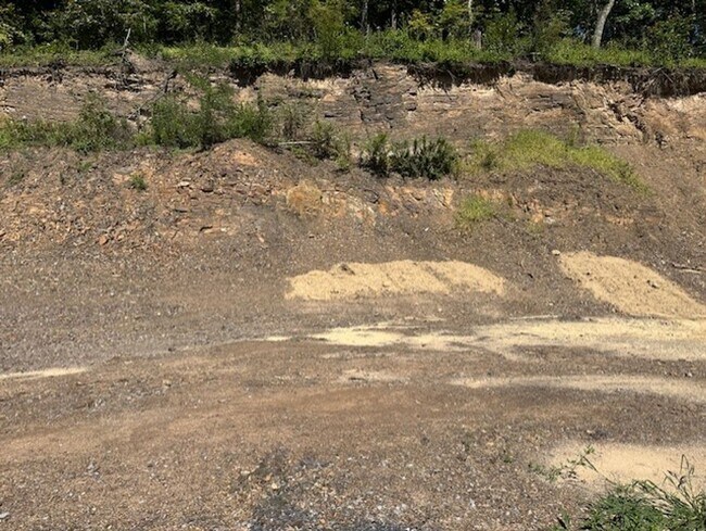 Building Photo - 476 Gravel Hill Rd