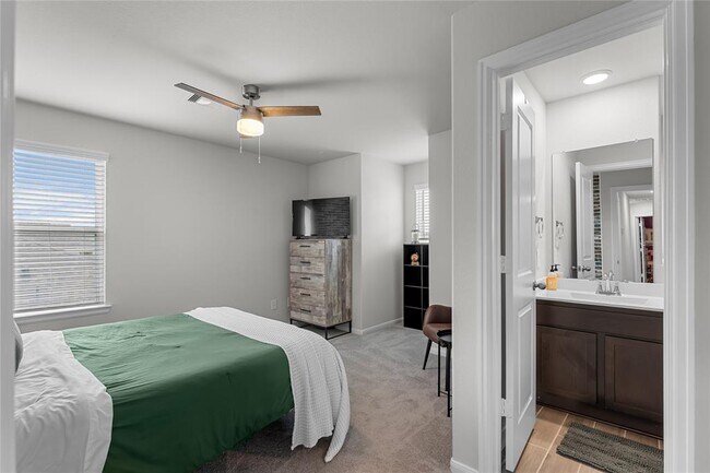 Building Photo - 1226 Tilia Crk Ln