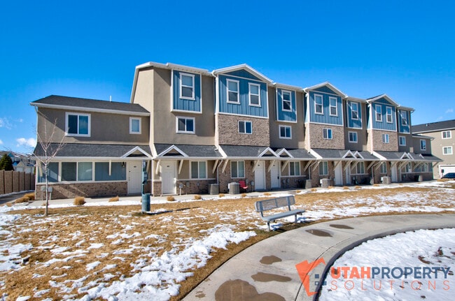 Building Photo - 8172 Broken Spoke Ln