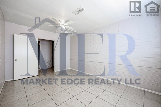 Building Photo - 5Bed/2Bath House at 35th Ave/Cactus! Ready for Immediate Move-In! -- NO HOA!