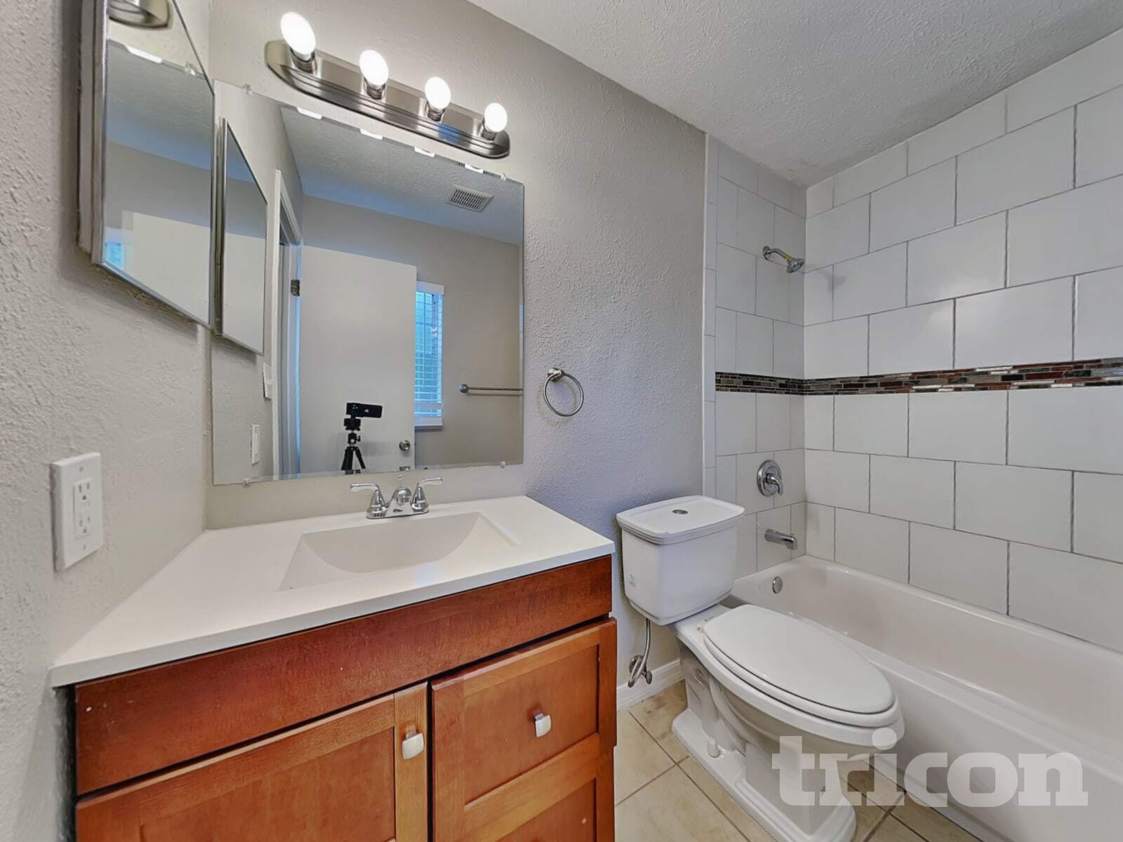 Building Photo - 1928 W Clinton St