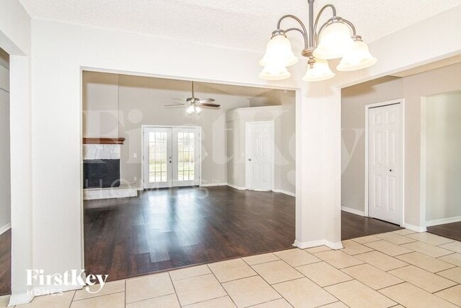 Building Photo - 8450 Sugartree Dr
