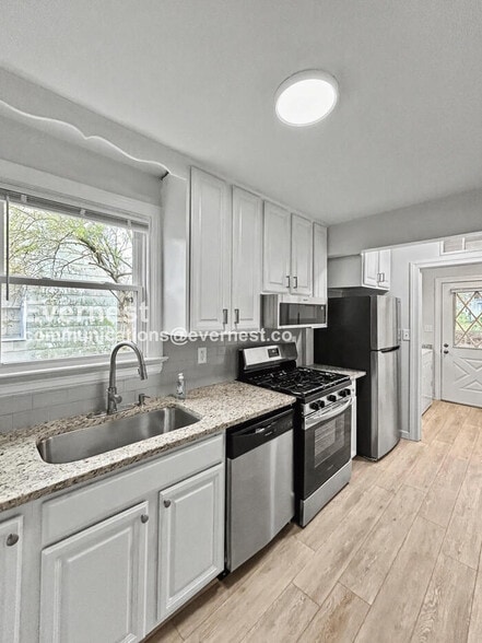 Building Photo - 3605 Pemberton Ave