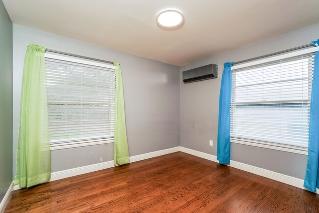 Building Photo - Two Bedroom home located in Central San Antonio