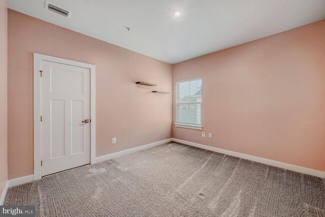 Building Photo - 6425 Greenleigh Ave