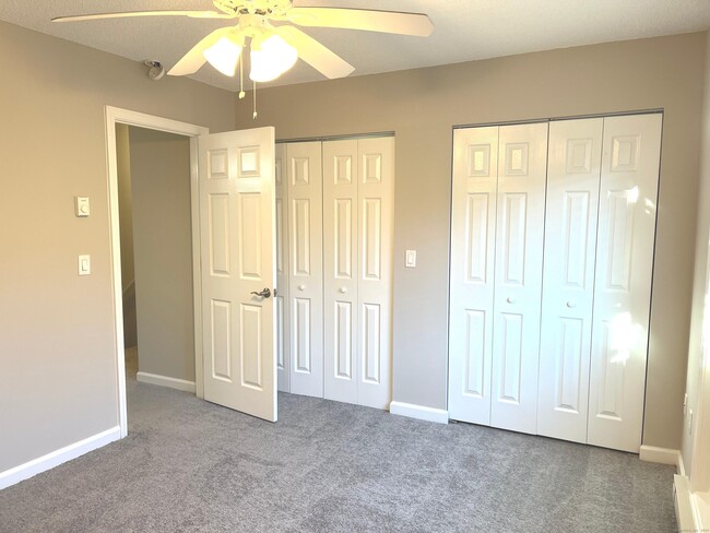 Building Photo - 585 Park Rd