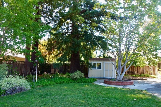 Building Photo - Third-Acre of Serenity