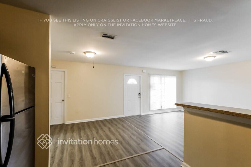 Building Photo - 11450 NW 35th Pl