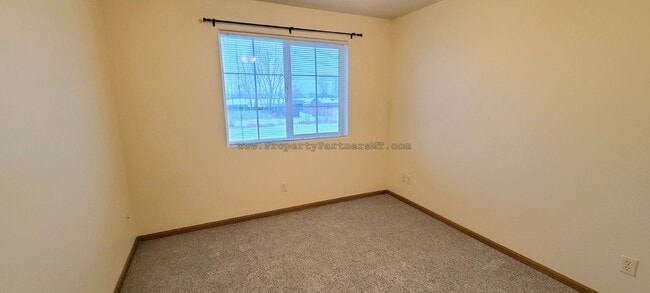 Building Photo - 3Bed 2Bath Apartment with Garage!