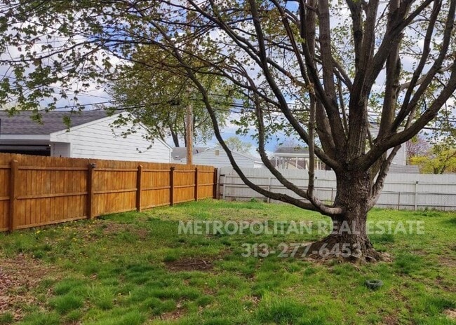 Building Photo - 32139 Balmoral St