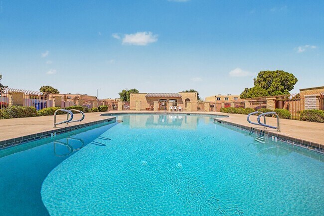 Building Photo - ***INCREDIBLE TOWNHOME with ALL appliances & water, sewer, trash INCLUDED!