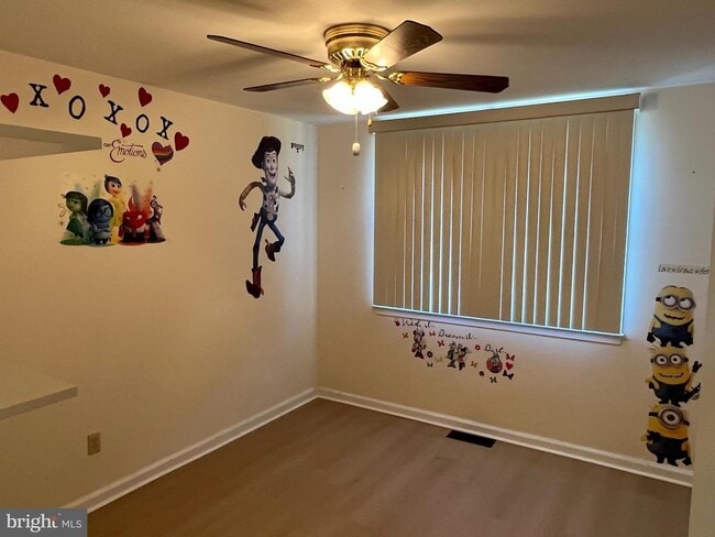 Building Photo - 509 Larkspur St