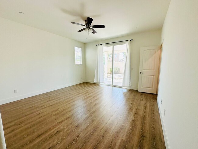 Building Photo - 10964 Roble St