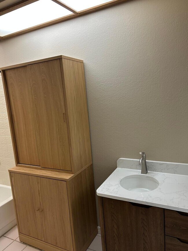 Building Photo - 10015 E Mountain View Rd