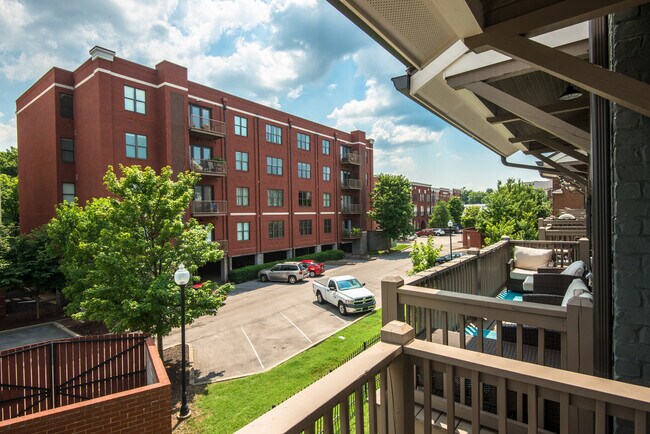 Building Photo - 3BR/3.5BA is Right Size, Right Price, and Right Nice at 8th & Wedgewood!!!
