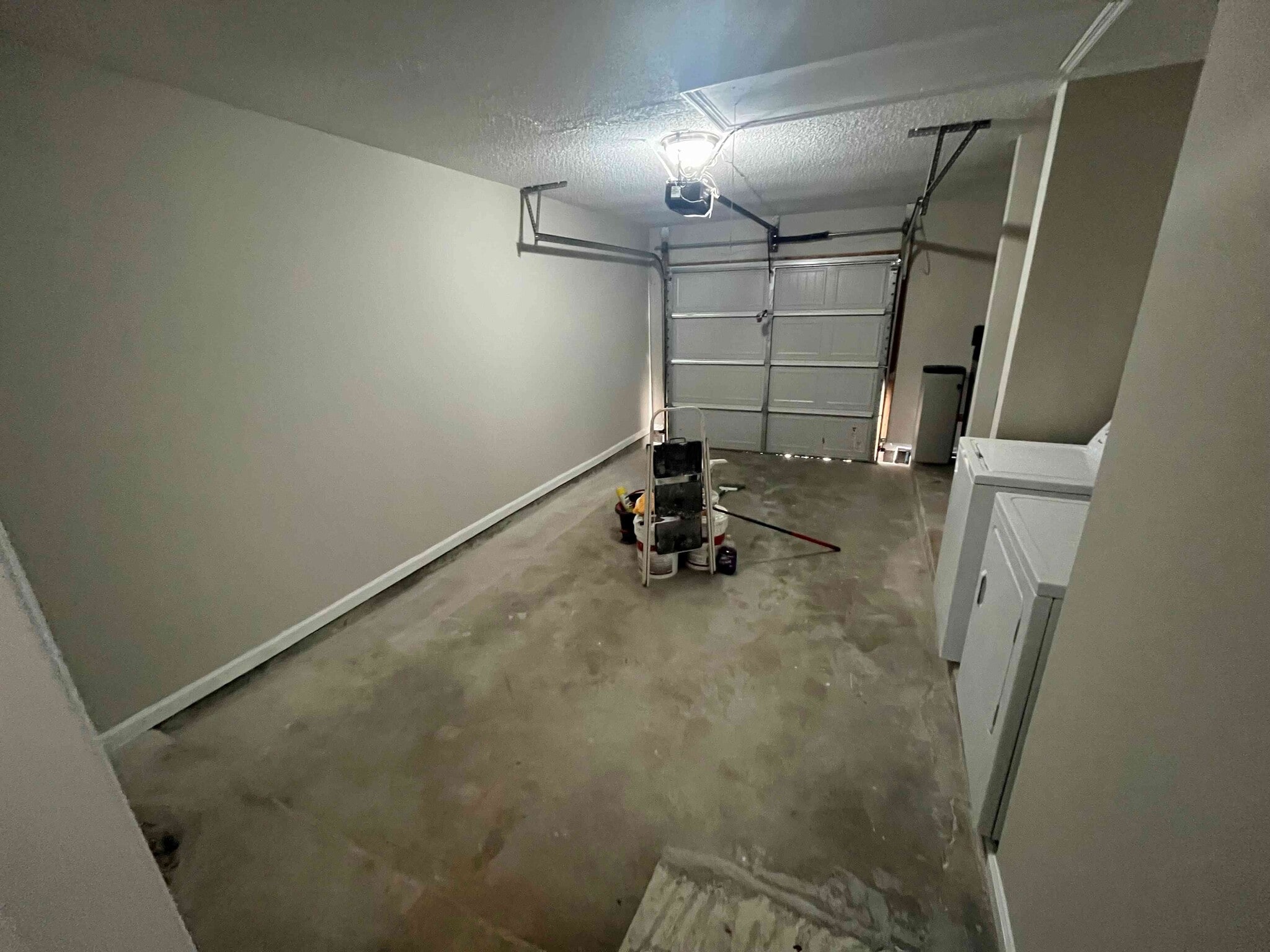 Building Photo - 204 Mountain Creek Dr