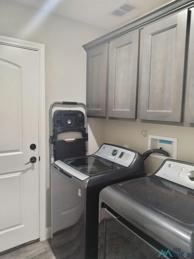 Building Photo - 2115 Roadrunner Dr