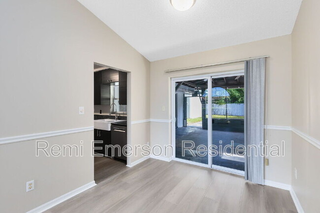 Building Photo - 10562 Bridlewood Ave