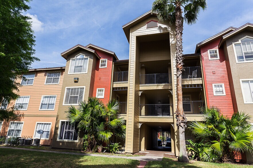 Primary Photo - 2208 Antigua Pl